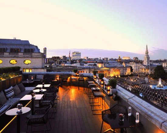 Vista Rooftop Bar overlooking London